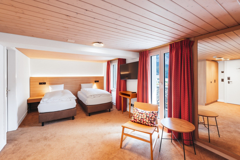 Bedroom 3, Hotel Kreuz & Post, Interlaken