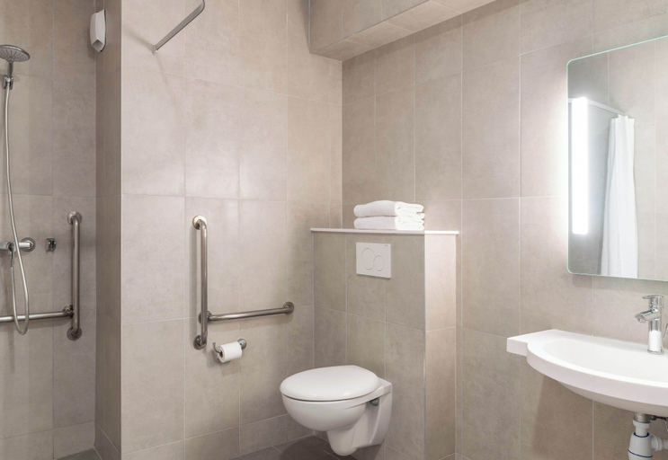 Bathroom 4, B&B HOTEL Villefranche-sur-saône Sud, Rhône