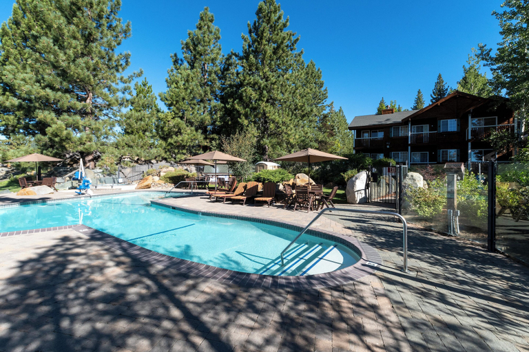 Sport & Beauty 2, Red Wolf Lakeside Lodge, Placer