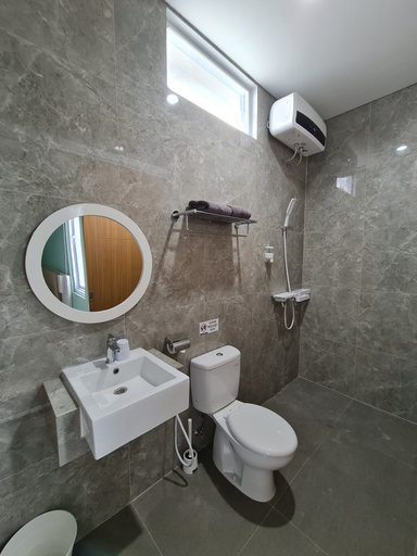 bathroom 4