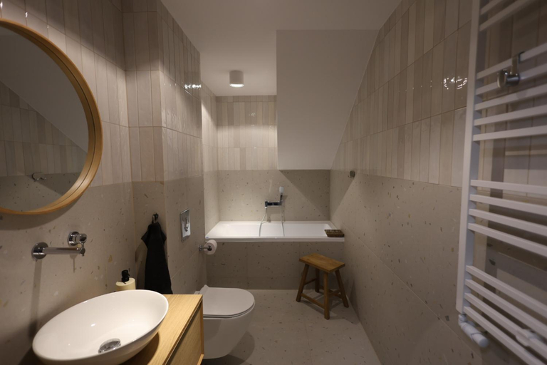 Bathroom 2, PRZYCUMUJ TU, Puck