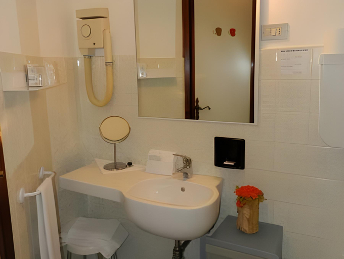 Bathroom 9
