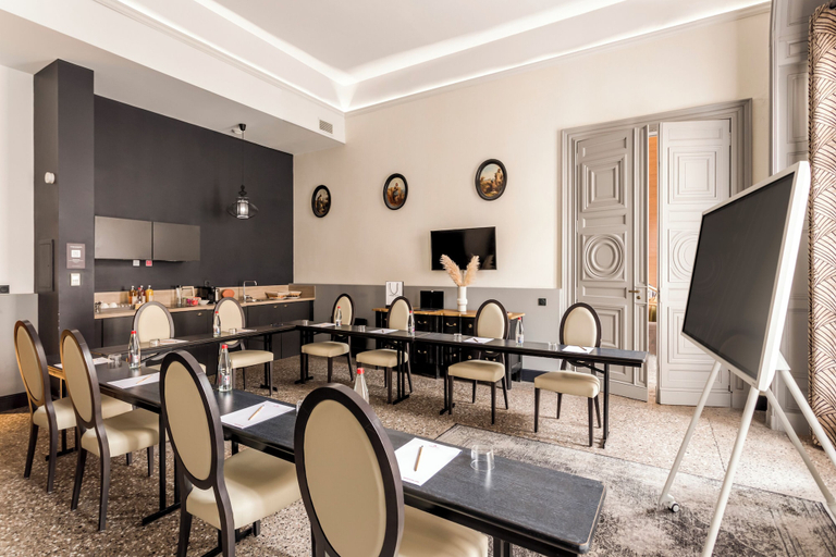 Food & Drinks 5, Appart'City Collection Nîmes Arènes, Gard