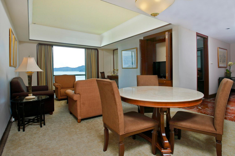 Dining Room 15