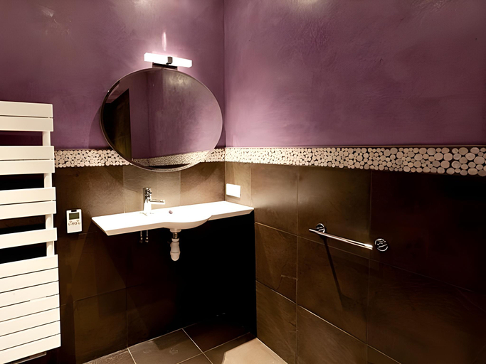 Bathroom 4, Chateau de la Falque, The Originals Relais, Aveyron