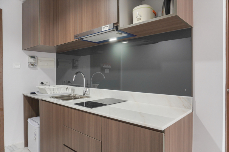 Others 2, Cozy and Elegant Studio The Smith Alam Sutera Apartment By Travelio, Tangerang