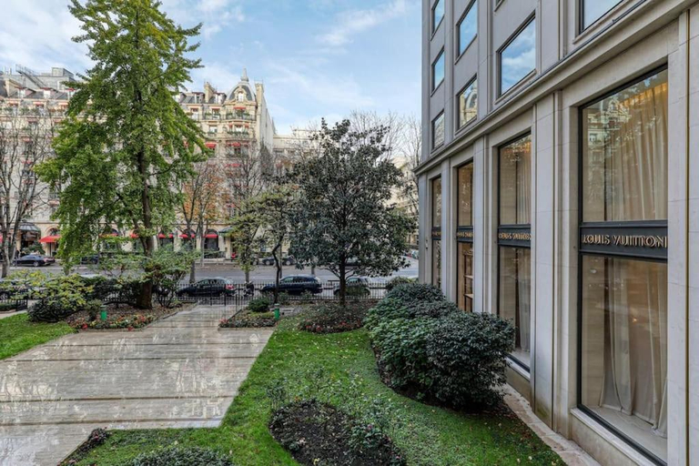 Others 3, Montaigne Executive Suite, Paris