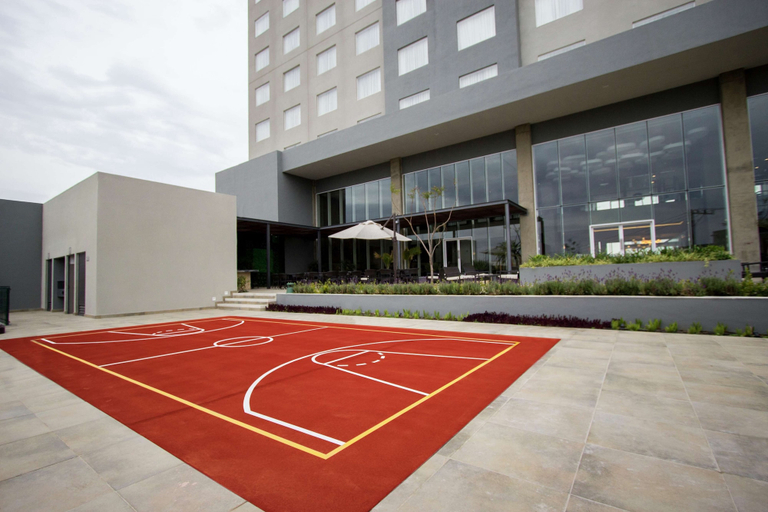 Exterior & Views, Fiesta Inn Suites Aeropuerto del Bajío, Silao