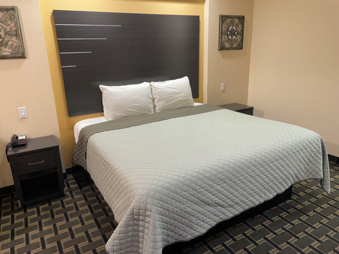 Bedroom 2, Homegate Inn and Suites, Crittenden