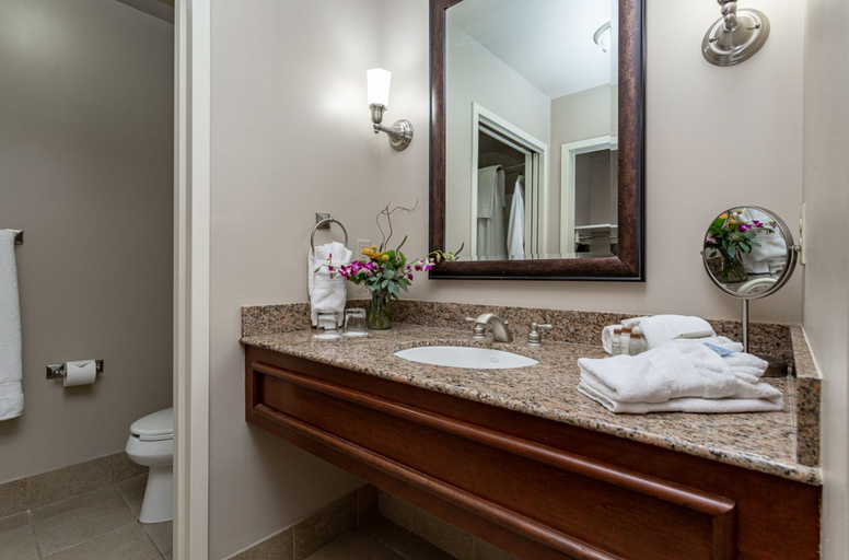 Bathroom 4, Jefferson Street Inn, Marathon