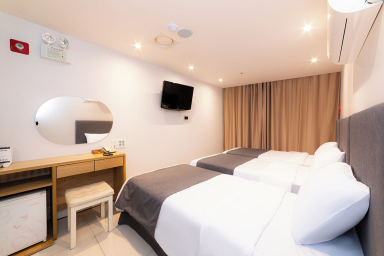 Bedroom 9