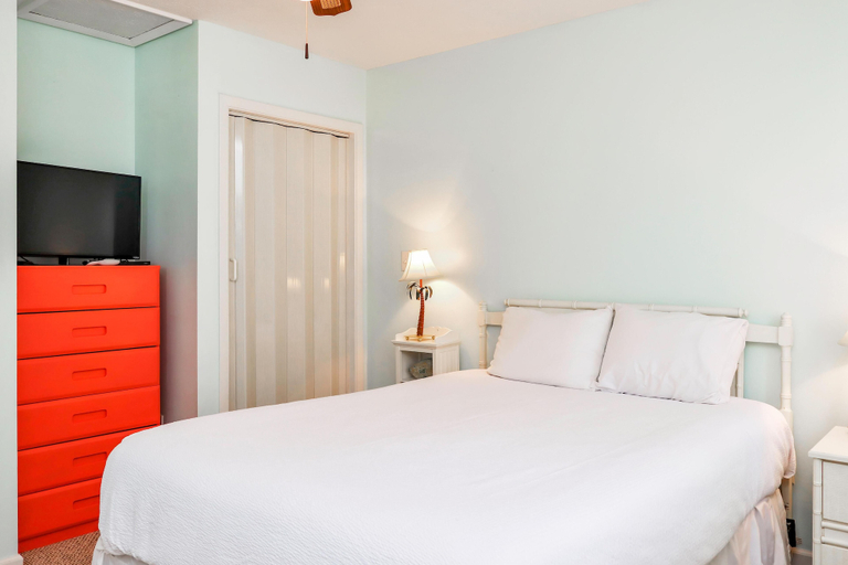 Bedroom 3, Sea Shell, Bay