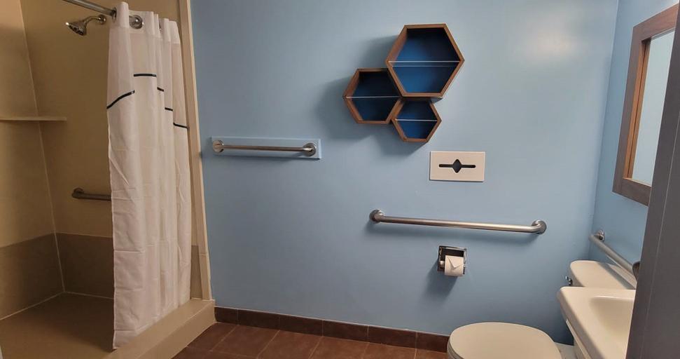 Bathroom 5, HomeTowne Studios By Red Roof Egg Harbor–Atlantic City Airport, Atlantic