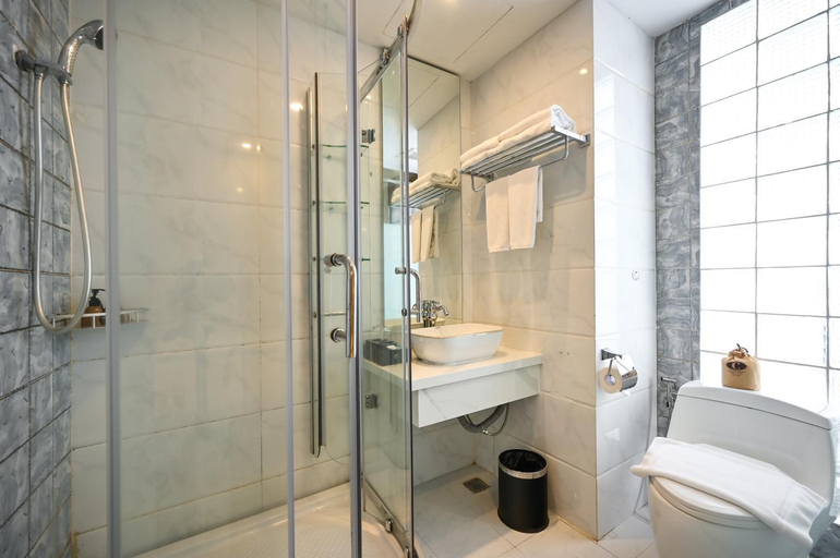 Bathroom 13