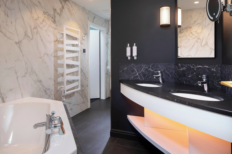 Bathroom 5, Maison Rouge Strasbourg Hotel&Spa, Autograph Collection, Bas-Rhin
