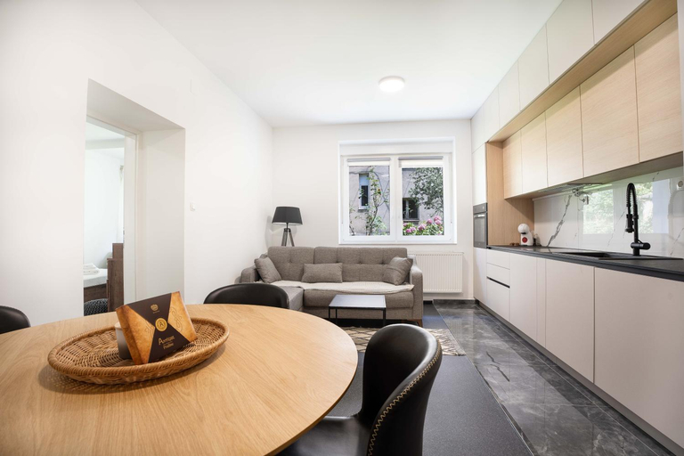 Others 4, Apartman Legenda, Zagreb