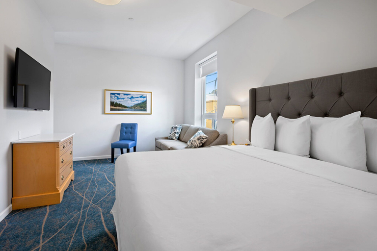 Bedroom 4, Crown Columbia Hotel, BW Premier Collection, Kootenay Boundary