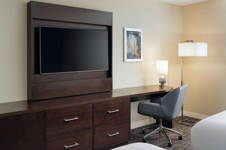 Bedroom 3, DoubleTree by Hilton Greensboro, Guilford
