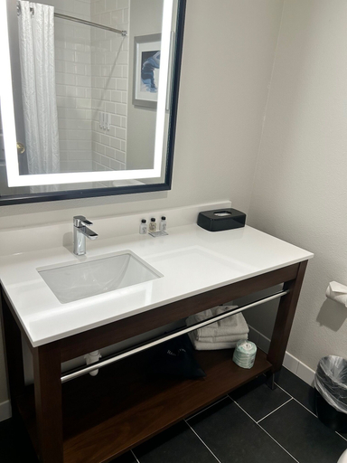 Bathroom 3, Four Points by Sheraton Bedford Manchester Airport, Hillsborough