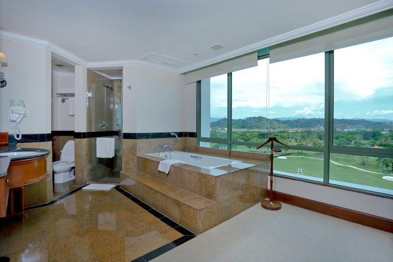 Bathroom 16