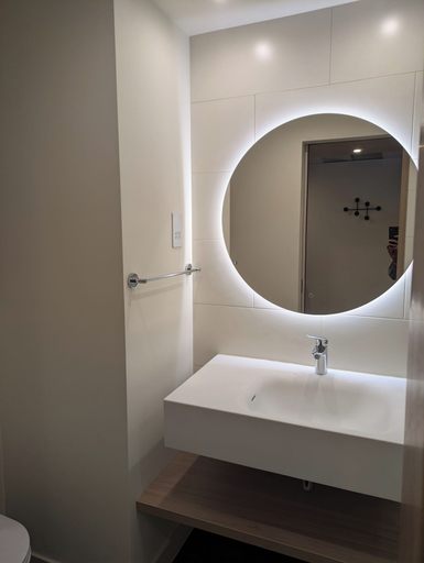 Bathroom 5, Hampton by Hilton Bristol Airport, North Somerset