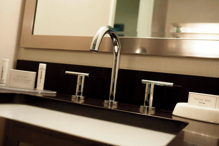 Bathroom 5, Courtyard by Marriott Worcester, Worcester