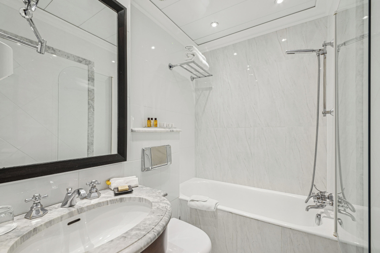 Bathroom 4, Victoires Opera, Paris