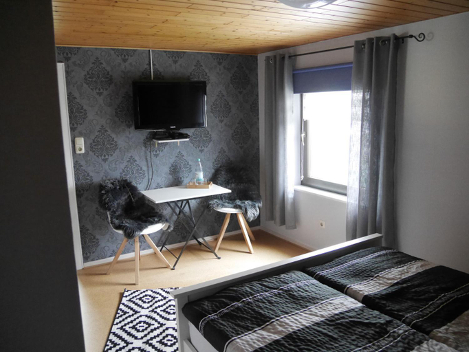 Others 4, Eva's Home, Ahrweiler