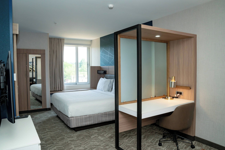 Bedroom 4, SpringHill Suites by Marriott Woodbridge, Middlesex