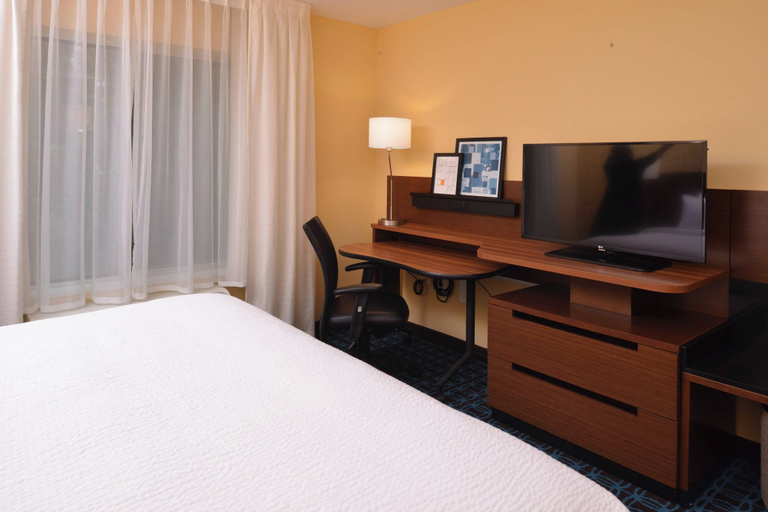 Bedroom 4, Fairfield Inn & Suites Fremont, Dodge