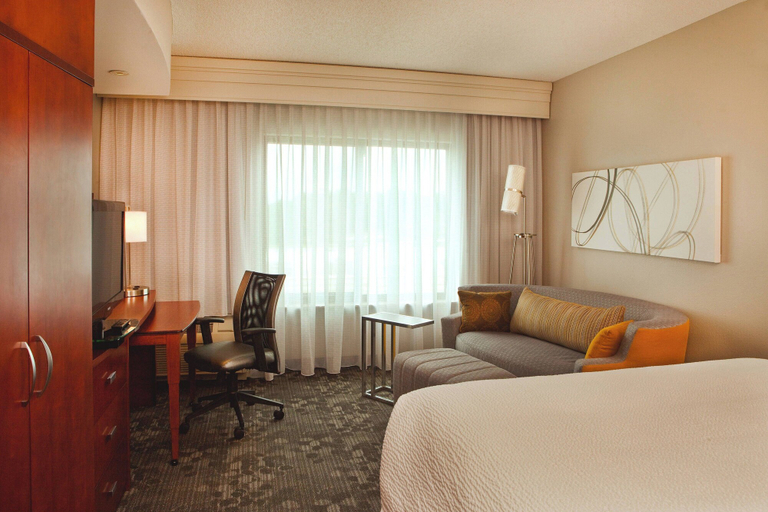 Bedroom 3, Courtyard Marriott Gettysburg, Adams
