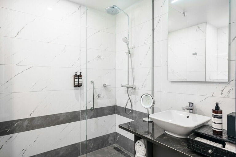 Bathroom 4, Monet Garden Hotel Amsterdam, Amsterdam