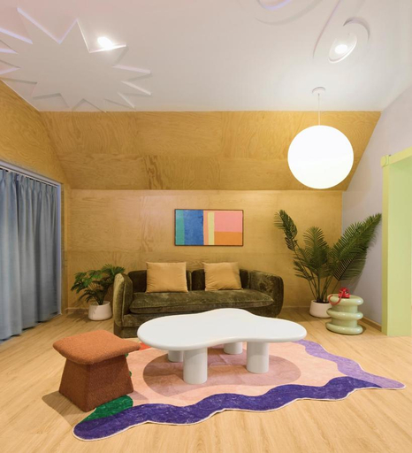 Others 5, Kitsch Hotel, Ratchathewi