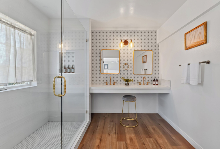 Bathroom 5, Inn at Playa del Rey, Los Angeles