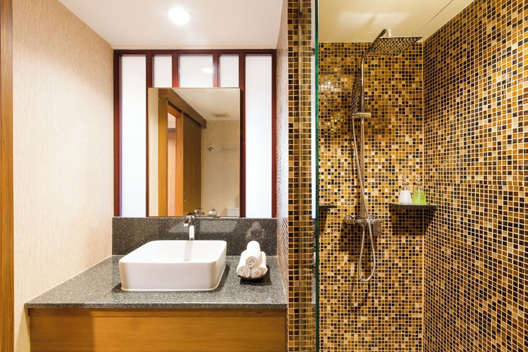 Bathroom 14