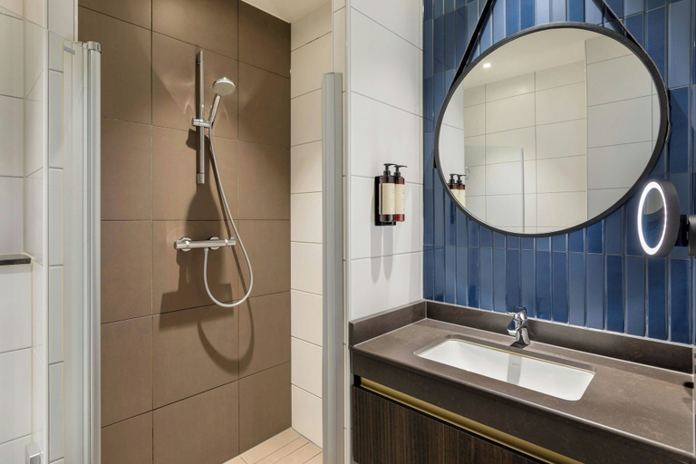 Bathroom 5, Corendon Amsterdam New-West, a Tribute Portfolio Hotel, Amsterdam