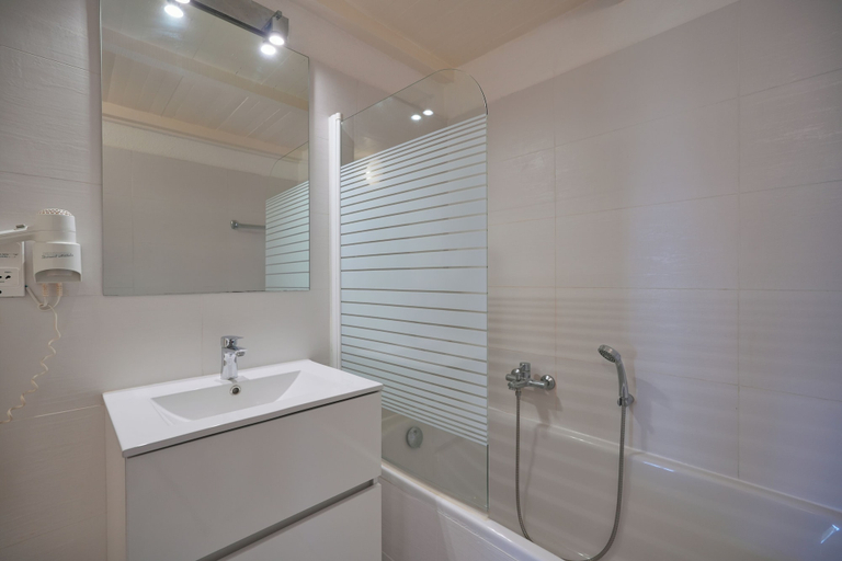 Bathroom 4, Hotel Residence U Paesolu, Corse-du-Sud