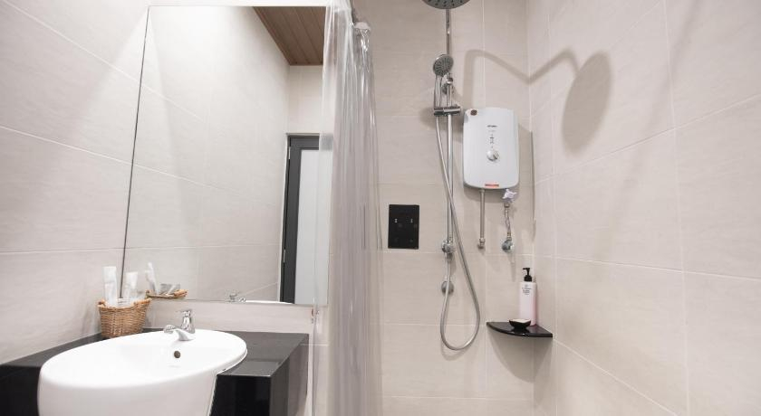 Bathroom 15