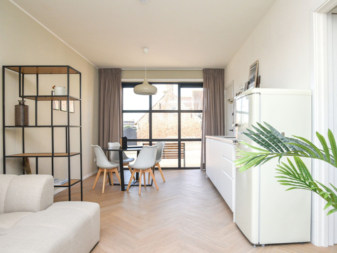 Dining 2, Holiday Home in Vrouwenpolder Near Beach, Veere
