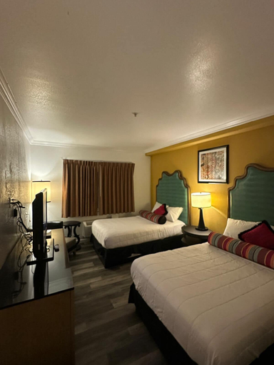 Bedroom 3, Howard Johnson by Wyndham Bakersfield, Kern