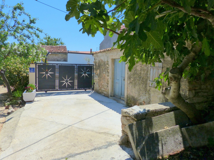 Exterior & Views, Cozy Holiday Home in Valtura With Swimming Pool, Ližnjan