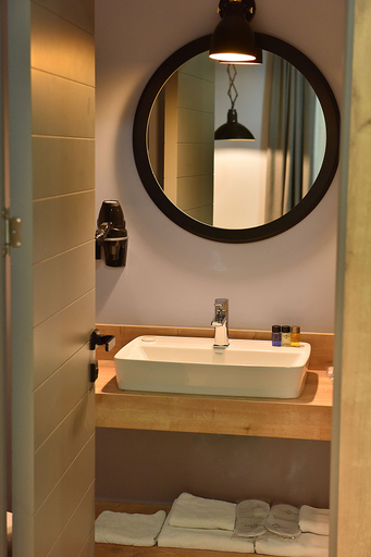 Bathroom 5, Kerthill Hotel, Maltepe