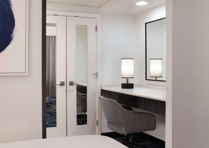 Bathroom 5, Embassy Suites by Hilton Palm Beach Gardens PGA Boulevard, Palm Beach