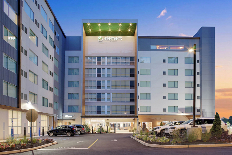 Exterior & Views