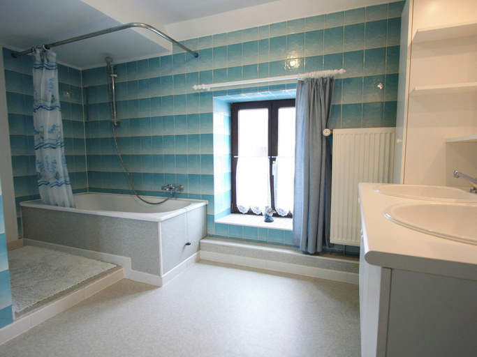Bathroom 5, Winenne Home With Hot Tub, Namur