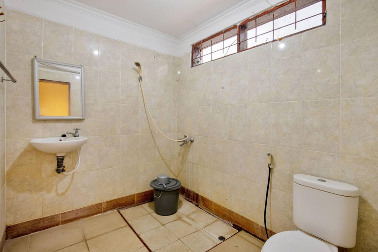 Bathroom 14