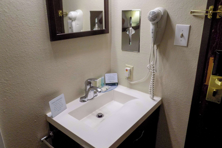 Bathroom 4, Quality Inn DFW Airport North, Irving
