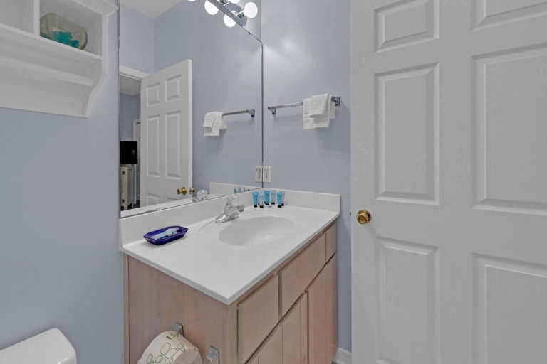 Bathroom 4, Pops Place, Walton