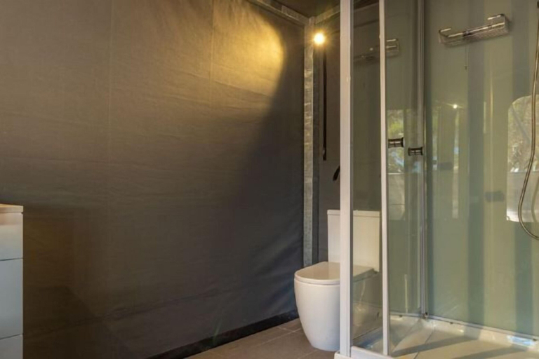 Bathroom 16