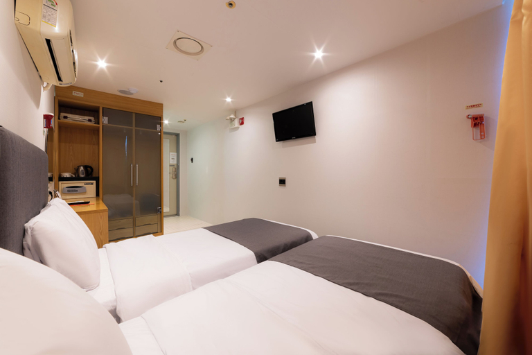 Bedroom 9